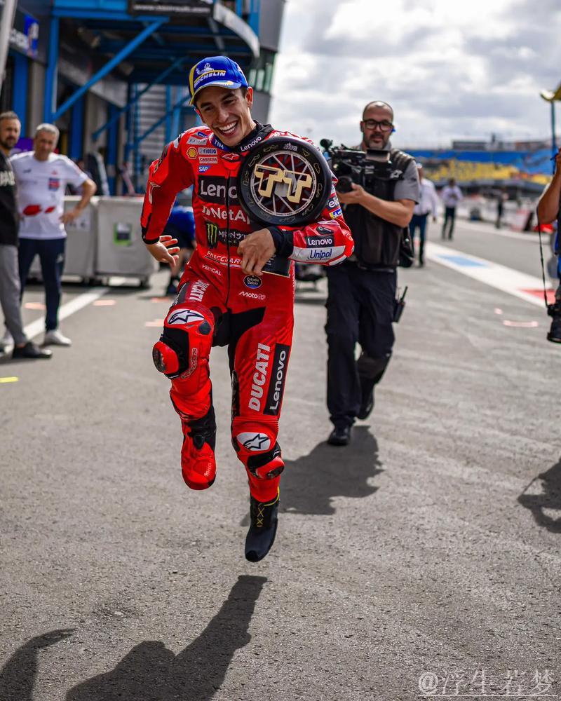 马克斯再度称王 费雷拉强势领跑 马克斯再度称王 费雷拉强势领跑